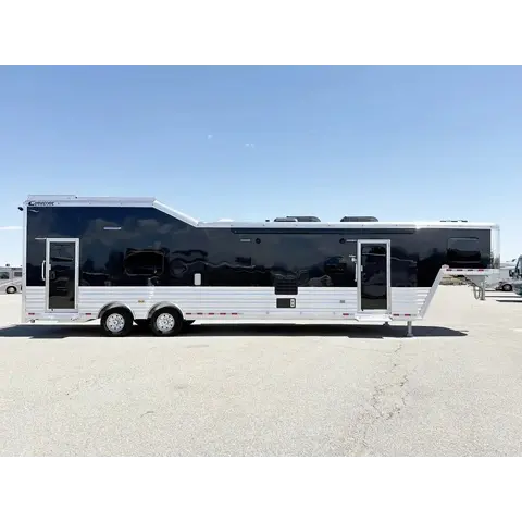 2027 Cimarron Freedom Toyhauler lq — Toy Hauler