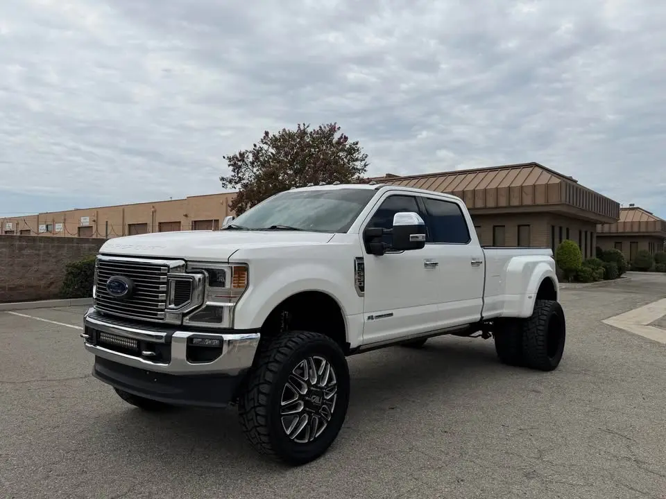 2022 Ford f-350 King Ranch Pickup photo 3