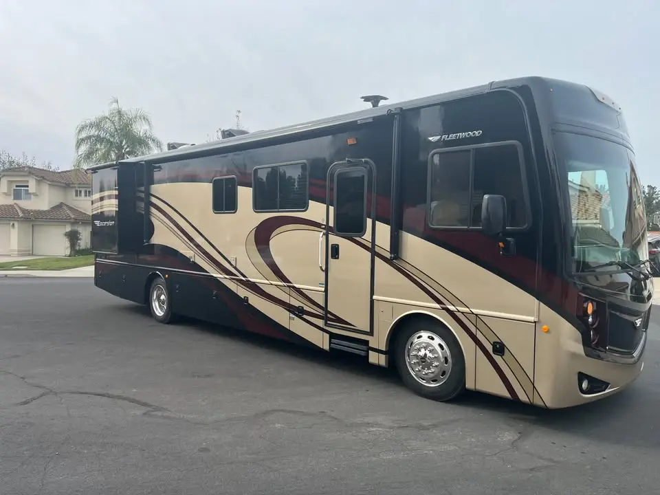 2013 Fleetwood Excursion Diesel 35B