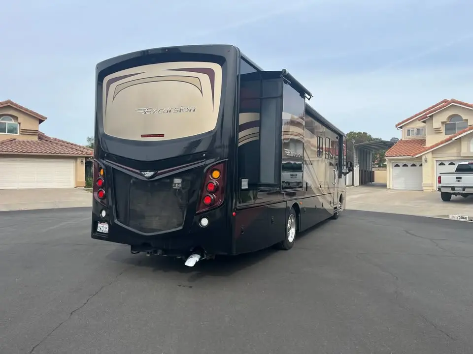 2013 Fleetwood Excursion Diesel 35B photo 3