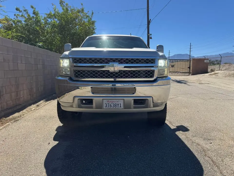 2009 Chevrolet 2500 Crew Cab photo 3