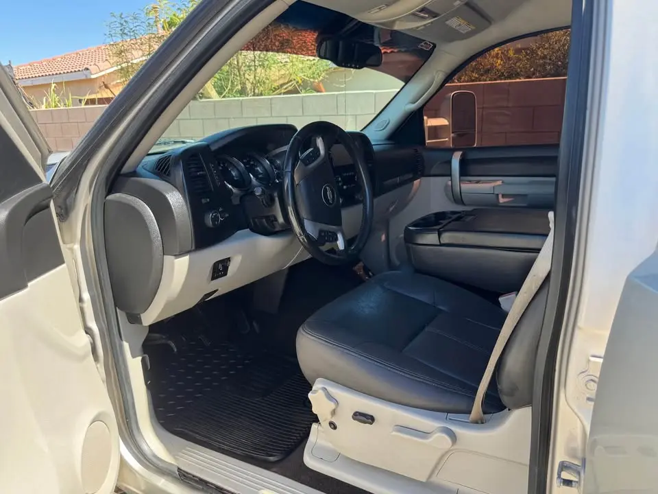 2009 Chevrolet 2500 Crew Cab photo 7