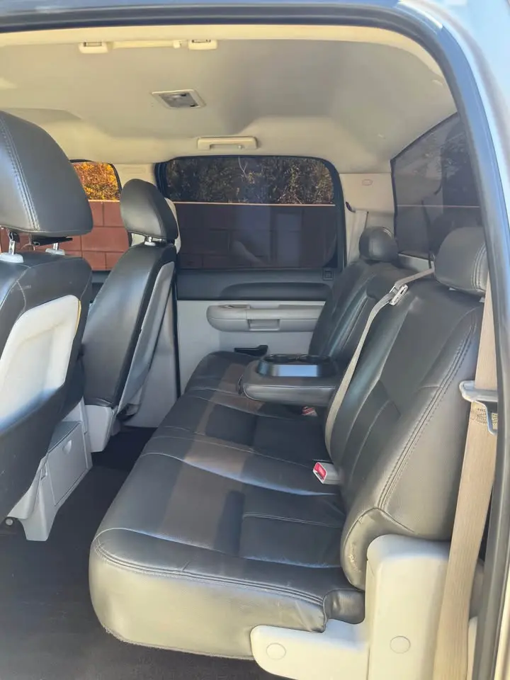 2009 Chevrolet 2500 Crew Cab photo 9