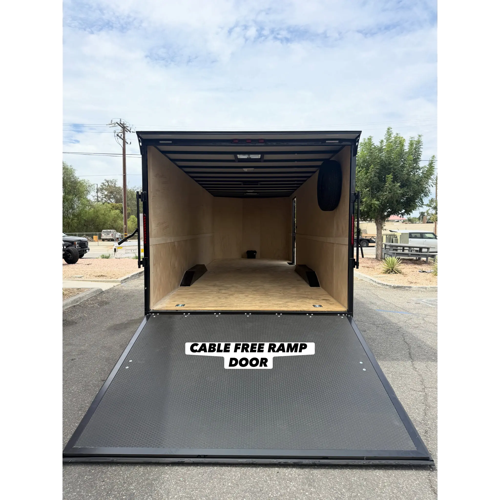 FRACTAL RACE TRAILER photo 6