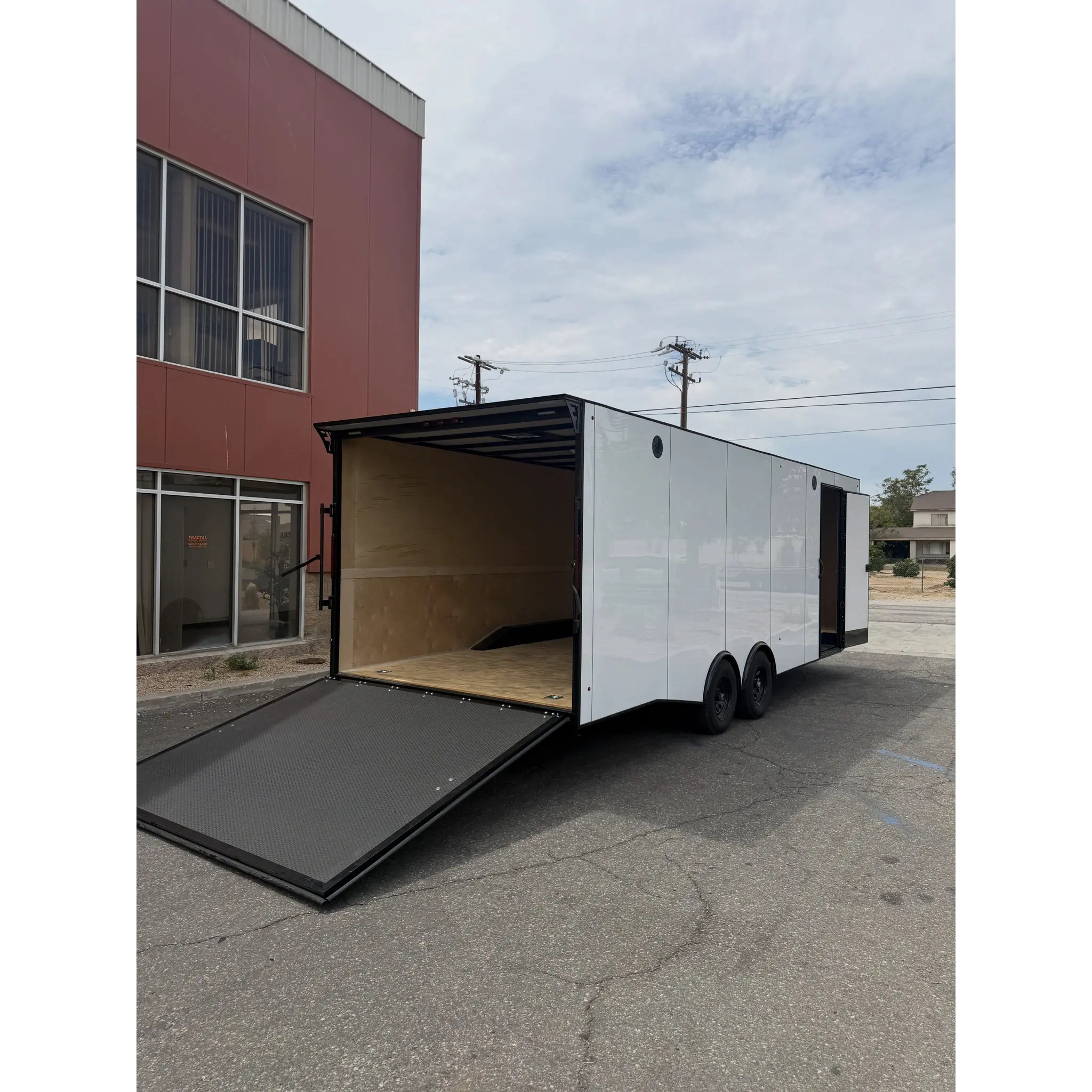 FRACTAL RACE TRAILER photo 7