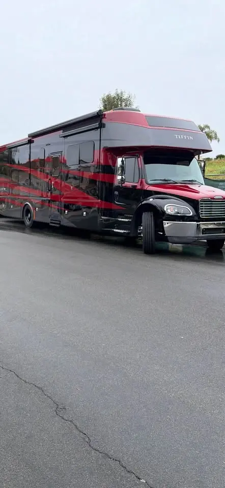 2023 Tiffin Motorhomes Allegro Bay photo 2