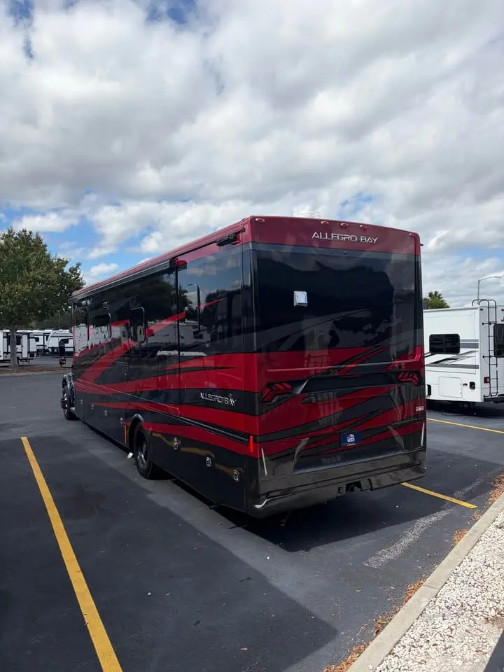 2023 Tiffin Motorhomes Allegro Bay photo 3