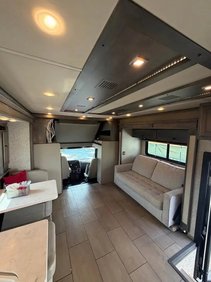 2023 Tiffin Motorhomes Allegro Bay photo 7