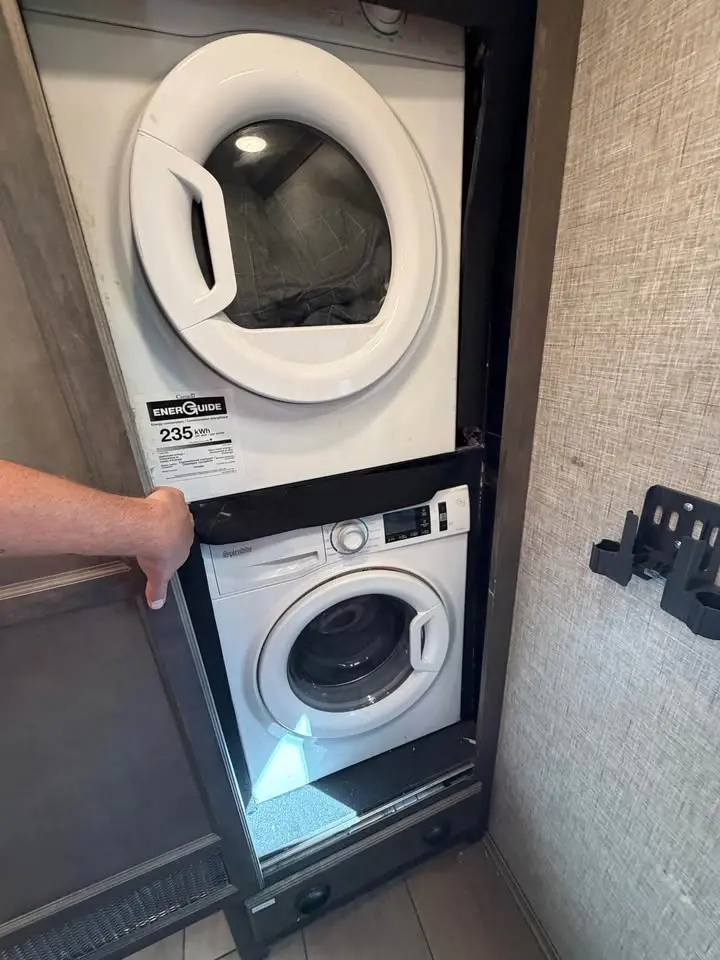 2023 Tiffin Motorhomes Allegro Bay photo 9
