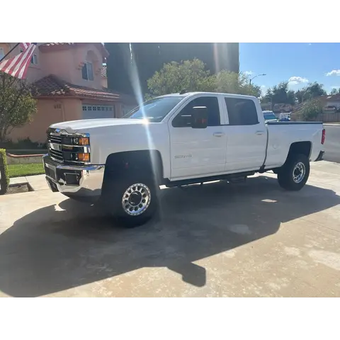 2017 Chevrolet HD 2500LT — Trucks / SUVs