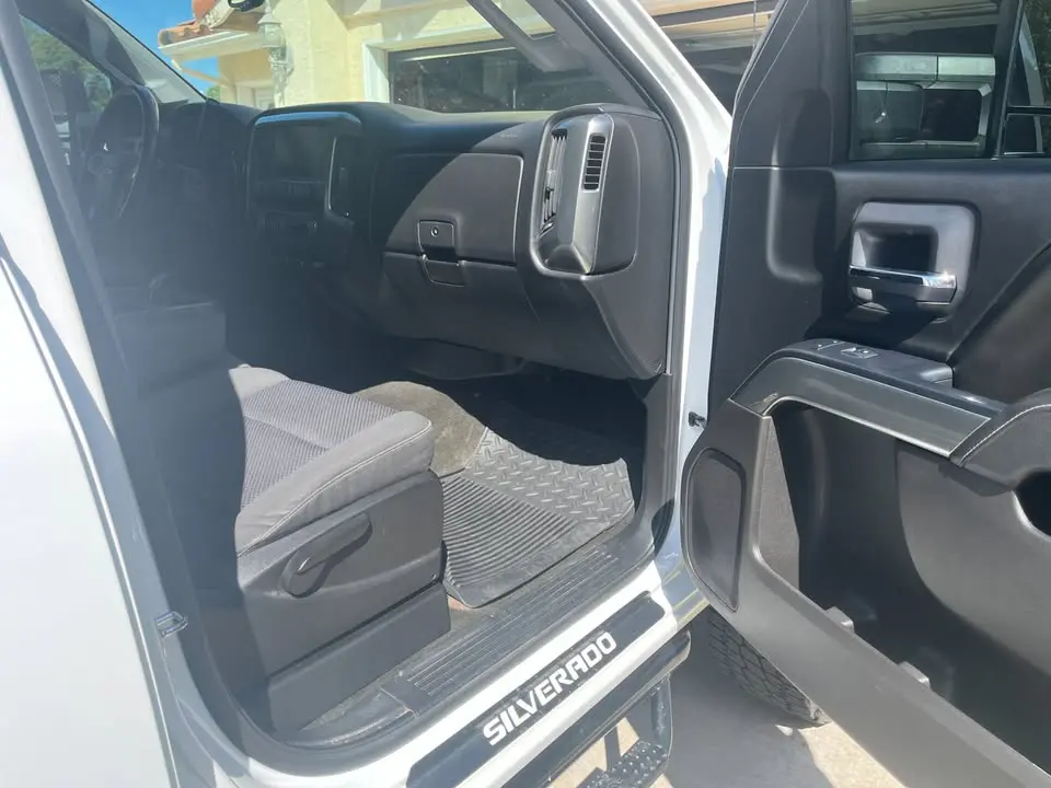 2017 Chevrolet HD 2500LT photo 10