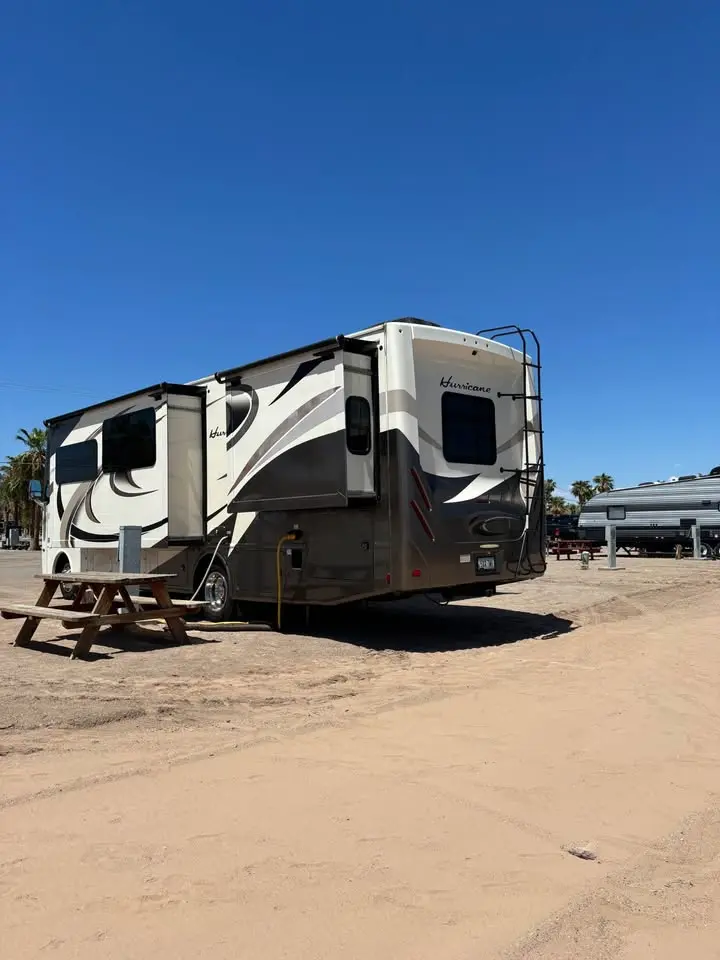2018 Thor Motor Coach Hurricane photo 3